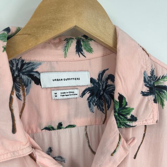 Urban Outfitters Palm Tree Casual Button-Up Shirt Pink Men's Size M - Picture 4 of 6